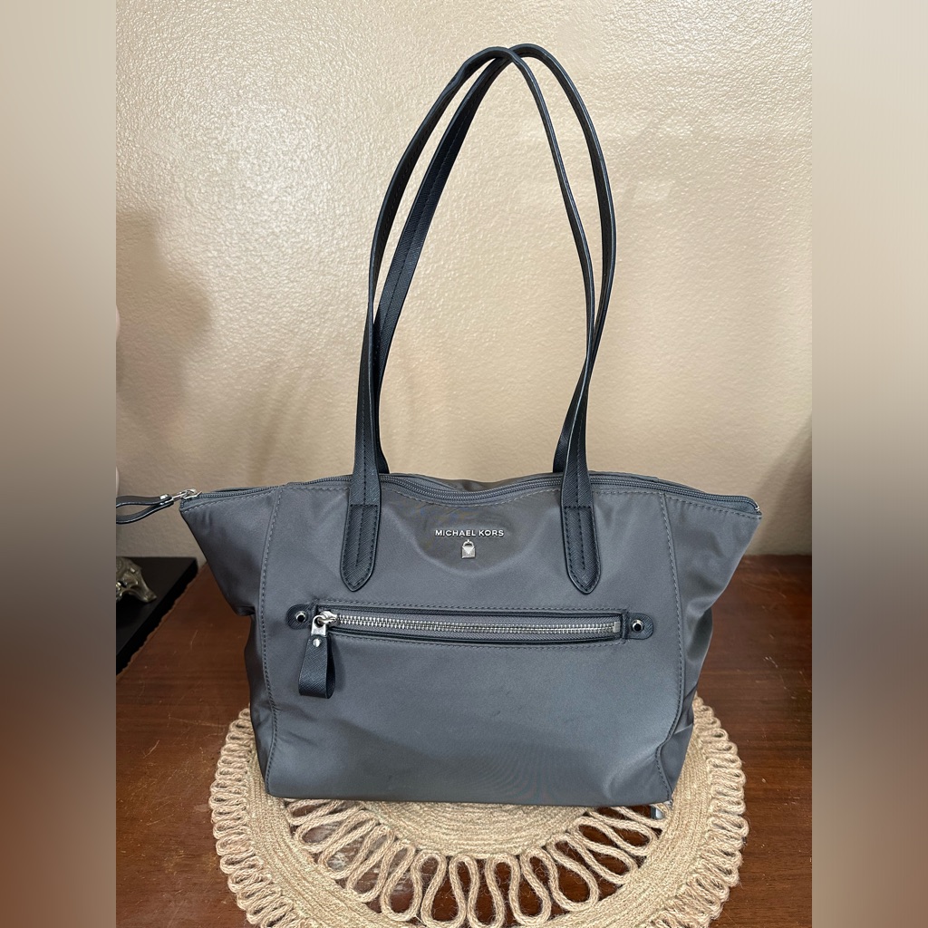 Michael Kors Kelsey Medium Nylon Tote- Euc